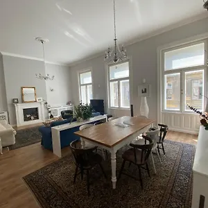  Apartment Urban Haven - 3 Beds, 3 Baths, Free Parking, Near Market Hungary